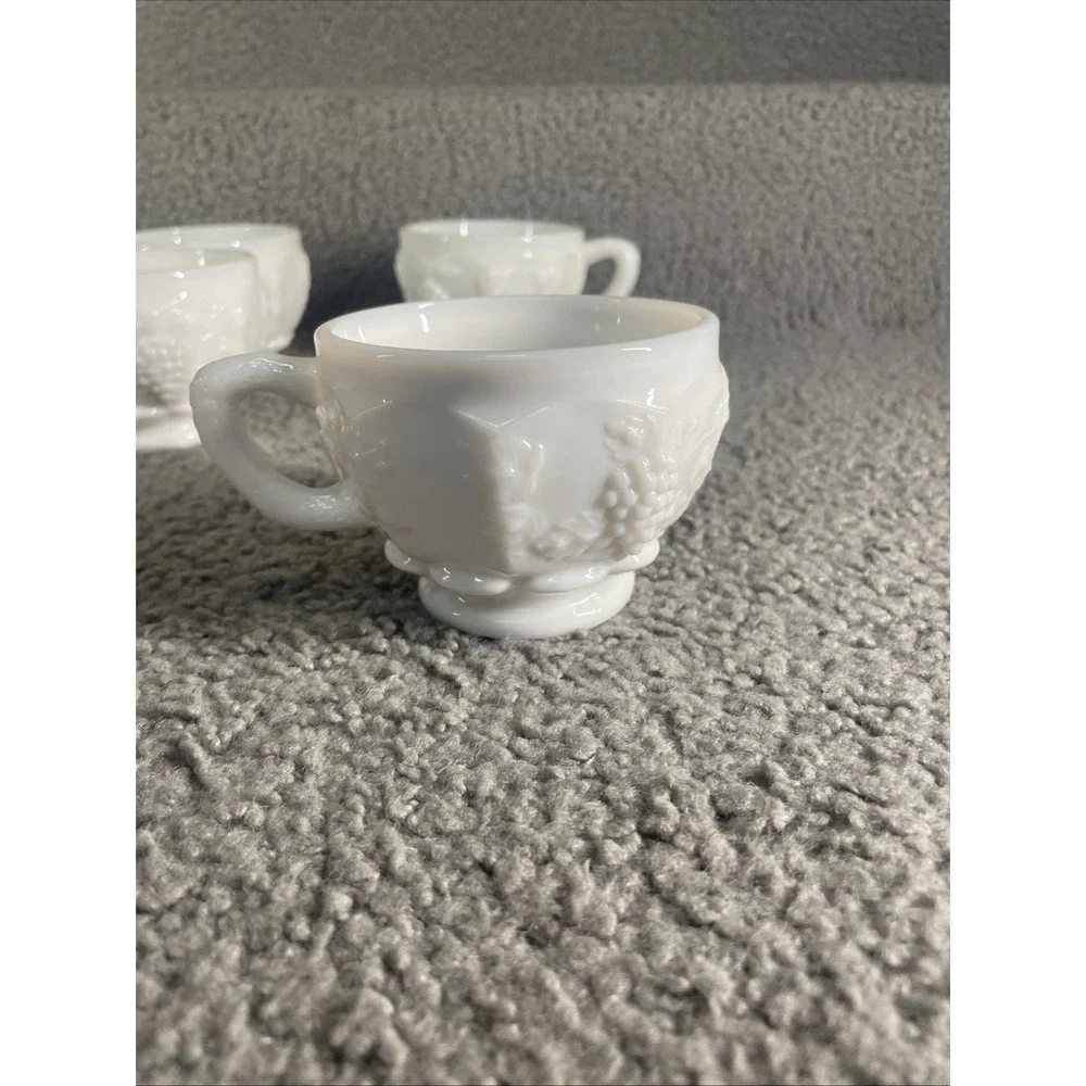 Set Of 4 Vintage Westmoreland Fruits‎ White Milk Glass Footed Punch Cups